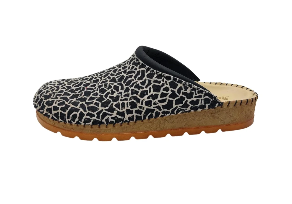 Black Mosaic 20221005 123347