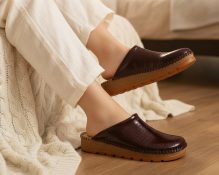 kožne medicinske klompe bordo lak