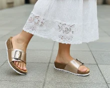 705 zlatne natikače sa povišenim đonom