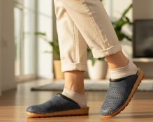 klompe od prirodne kože plava s mrljama