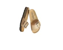 Udobne ženske bež natikače s podesivom metalnom kopčom i plutenim potplatom