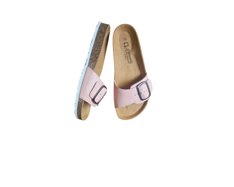 Unutrašnjost ružičastih kožnih natikača s mekanim anatomskim ležištem za stopalo.