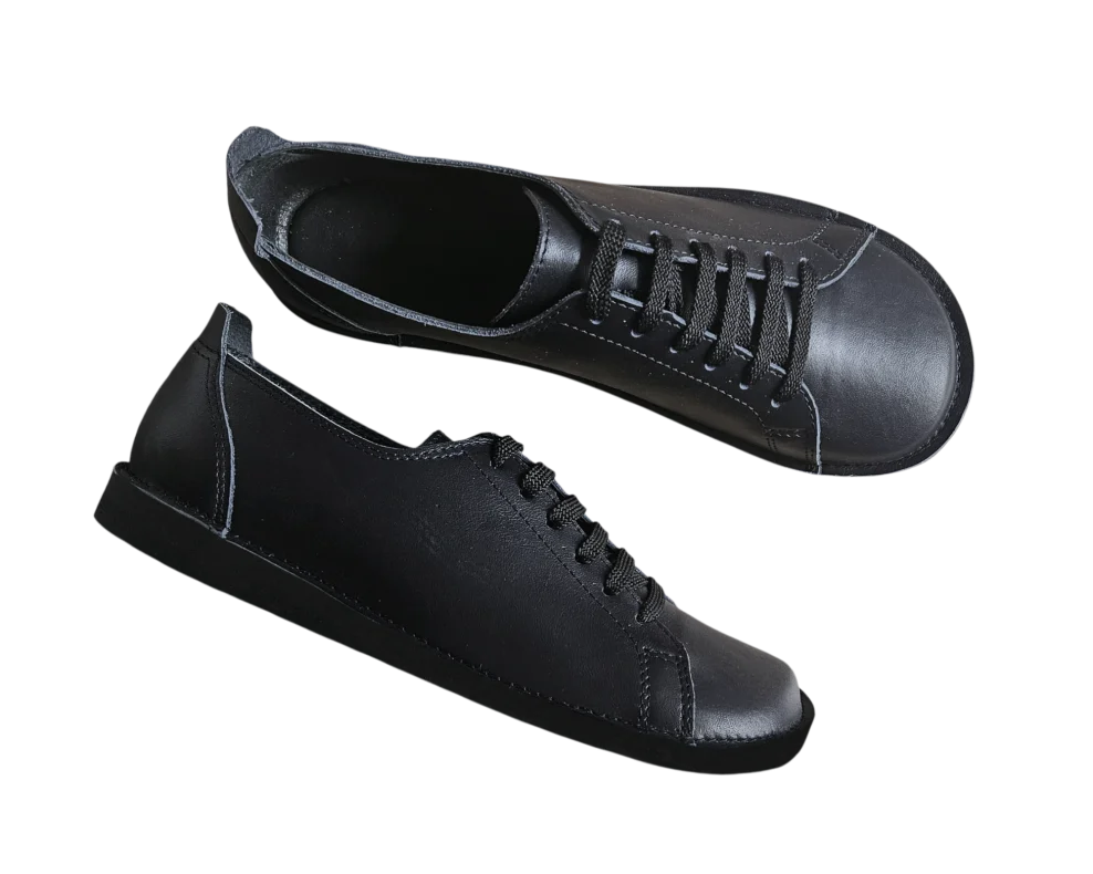 zenske crne cipele prirodna koza odozgo.